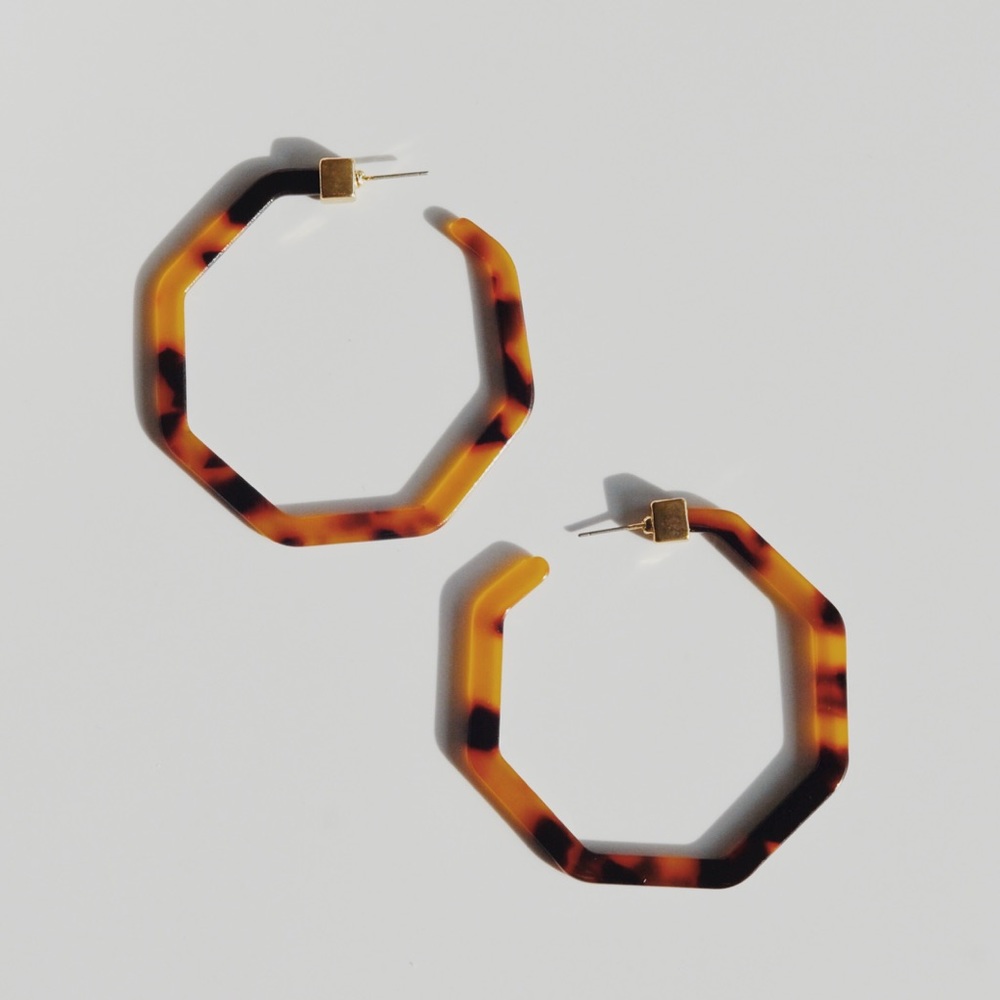 Large Devri Resin Tortoise Hoop Earrings Brown - Picture 2 of 3